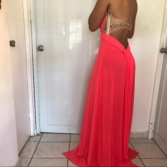 DRESSES - Picture 5 of 6